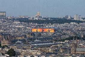 Paris 2024 - Giant Nike Screen On Centre Pompidou