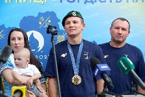 Olympic boxing champion Oleksandr Khyzhniak back in Ukraine