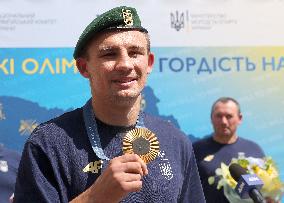 Olympic boxing champion Oleksandr Khyzhniak back in Ukraine