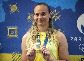 Ukrainian fencer Yuliia Bakastova brings home gold medal of Paris 2024 Olympics