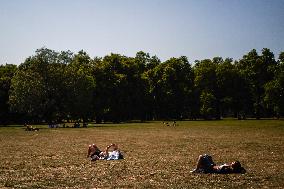 London Hit By High Temperatures