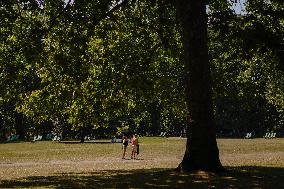 London Hit By High Temperatures