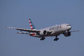 American Airlines Boeing 777 Landing