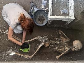 Pompeii Archaeologists Find Bodies Of Man And Woman And Their Treasure