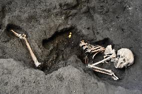 Pompeii Archaeologists Find Bodies Of Man And Woman And Their Treasure