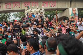 Students Demand Trial Of Ex-PM Hasina - Dhaka