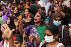 Students Demand Trial Of Ex-PM Hasina - Dhaka