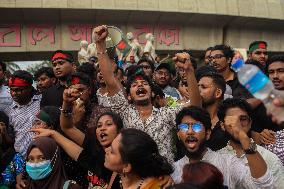 Students Demand Trial Of Ex-PM Hasina - Dhaka