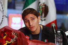 Boxer Marco Verde Arriving Mexico City Airport