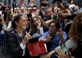 Mexican Government Officials And Supporters Accompany Beatriz Gutiérrez Müller To The Presentation Of Her Book Feminismo Silenci