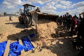 Files - Burying Palestinian Bodies In Rafah