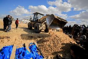 Files - Burying Palestinian Bodies In Rafah