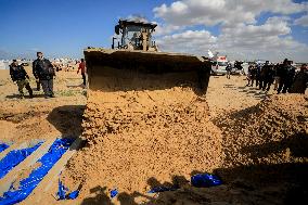 Files - Burying Palestinian Bodies In Rafah