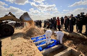 Files - Burying Palestinian Bodies In Rafah