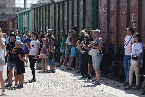 Saying goodbye at Kramatorsk railway station