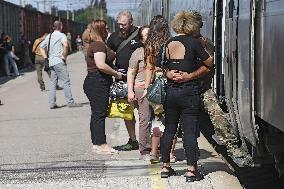 Saying goodbye at Kramatorsk railway station