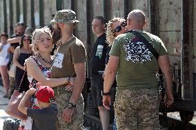 Saying goodbye at Kramatorsk railway station