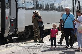 Saying goodbye at Kramatorsk railway station