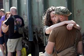 Saying goodbye at Kramatorsk railway station