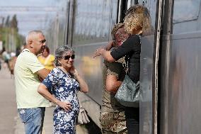 Saying goodbye at Kramatorsk railway station