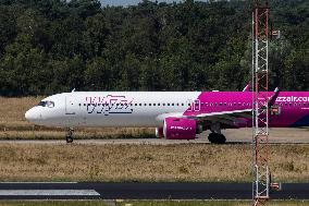 WizzAir Airbus A321neo Departing From Eindhoven Airport