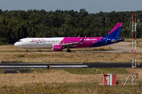 WizzAir Airbus A321neo Departing From Eindhoven Airport