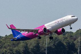 WizzAir Airbus A321neo Departing From Eindhoven Airport