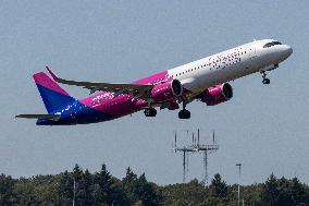 WizzAir Airbus A321neo Departing From Eindhoven Airport