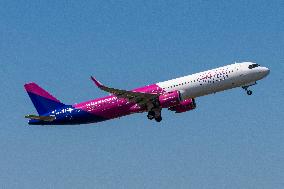 WizzAir Airbus A321neo Departing From Eindhoven Airport