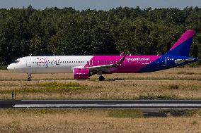 WizzAir Airbus A321neo Departing From Eindhoven Airport