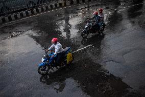 Daily Life In Dhaka