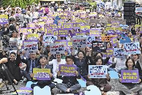 Protest over "comfort women" issue in Seoul