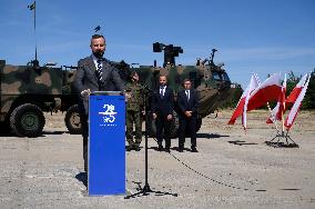 Polish Ministry Of Defence Signs Contract For Light Armoured Troops Carriers Near Warsaw.