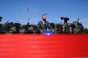 Polish Ministry Of Defence Signs Contract For Light Armoured Troops Carriers Near Warsaw.