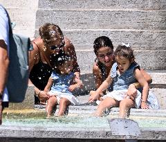 Italy Declares Red Alert Due To Extreme Heat Wave - Rome