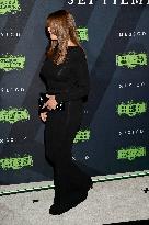 Beetlejuice Beetlejuice Black Carpet Fan Event