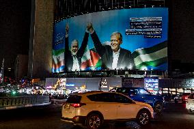 Banner Displaye Late Hamas Leader And Iranian President - Tehran