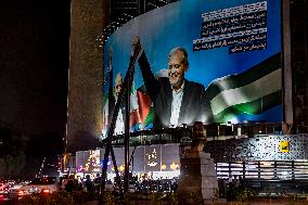 Banner Displaye Late Hamas Leader And Iranian President - Tehran