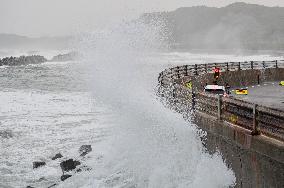 Powerful typhoon in Japan