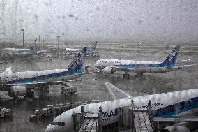 Typhoon Ampil Disrupts Air Traffic - Japan