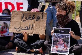 Israeli Activists Protest British Consulate - Jerusalem