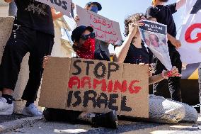 Israeli Activists Protest British Consulate - Jerusalem