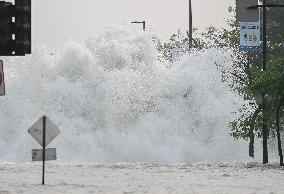 Broken Water Main Causes Flooding - Montreal