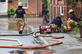 Broken Water Main Causes Flooding - Montreal