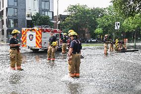 Broken Water Main Causes Flooding - Montreal