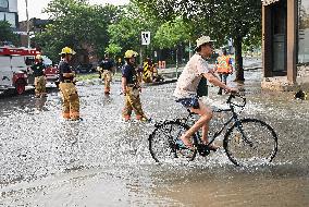 Broken Water Main Causes Flooding - Montreal