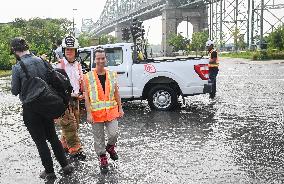 Broken Water Main Causes Flooding - Montreal