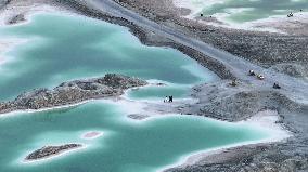 Dasaidan Emerald Lake Tour in Haixi