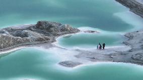 Dasaidan Emerald Lake Tour in Haixi