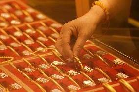 Global Gold Prices Hit A Record High